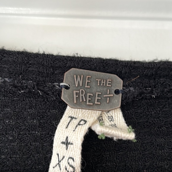 DONATING SOON! Free People Black "Laguna" Oversize Thermal w Thumbholes - Picture 3 of 15